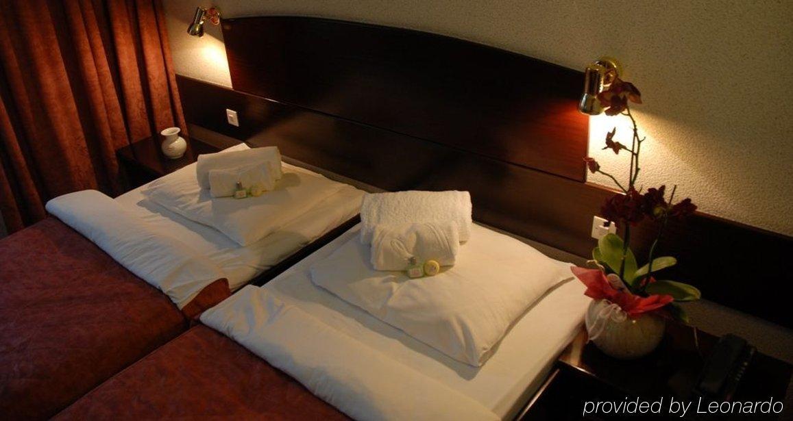 Go Cracow Resort Krakkó Szoba fotó